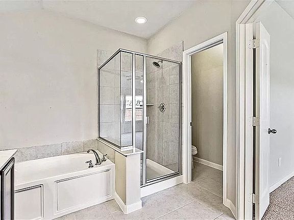 Master bath/walk in shower