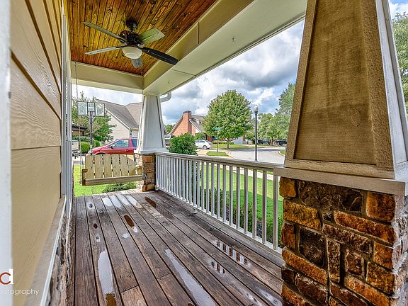 5th image of 1408 NE Dysart Woods Ln
