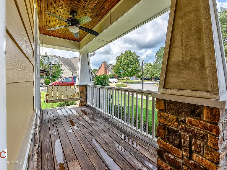 1408 NE Dysart Woods Ln — Photo 5