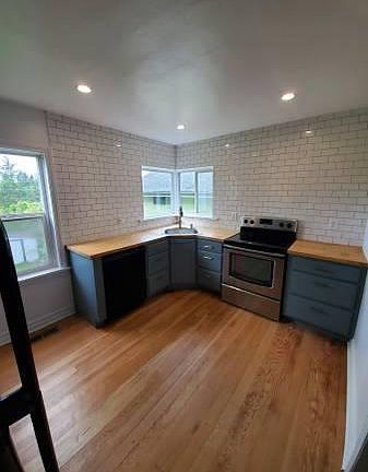 5th image of 619 N Summit Ave