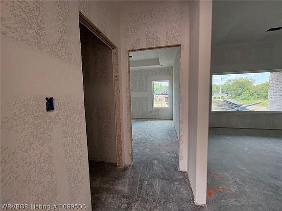 3rd image of 1014 Hunter Dr