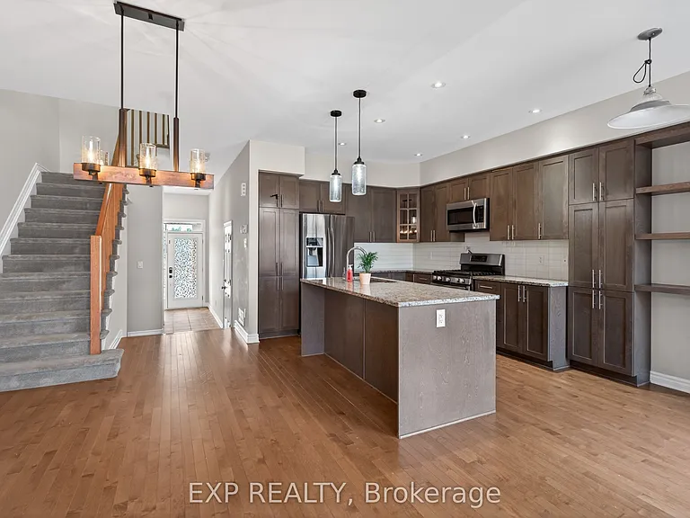 322 Rainrock Cres — Photo 7