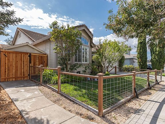 2nd image of 809 Riesling Road