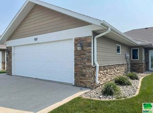 2225 Riviera Rd UNIT 107, Sioux Center, IA 51250