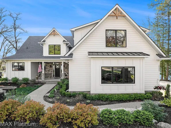 16394 Hilltop Dr, Linden, MI 48451