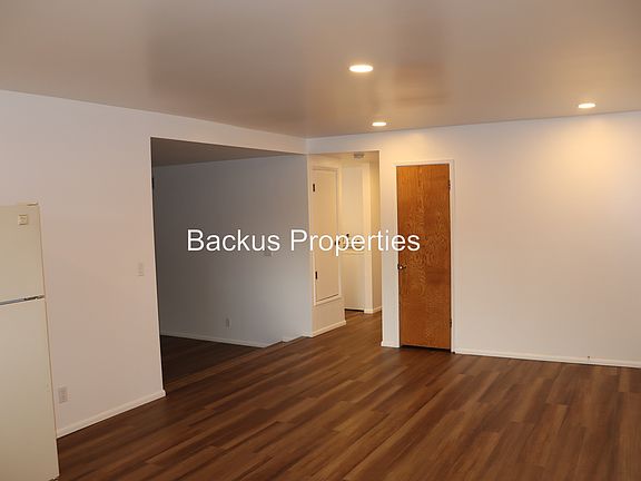 5th image of 738 Carmelita Dr