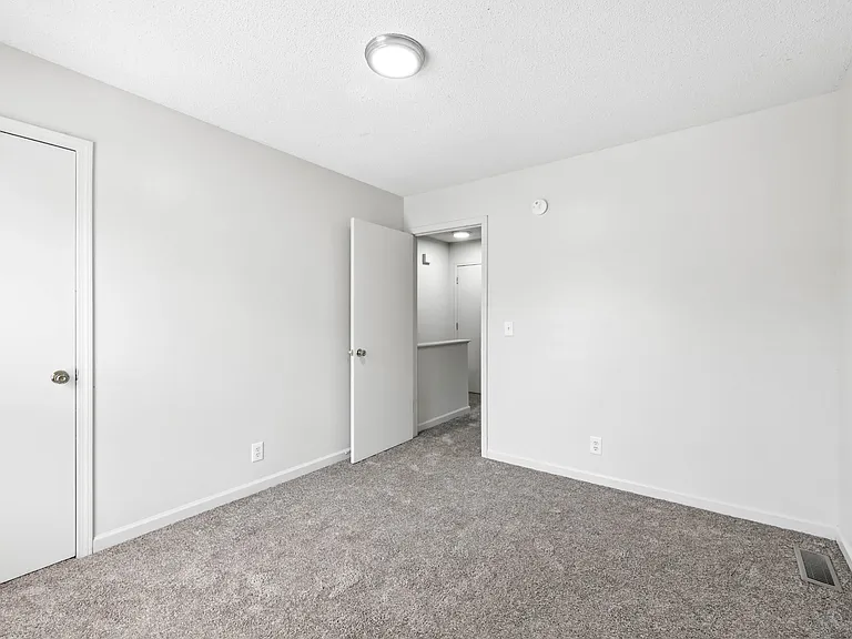 253 Stateline Rd — Photo 16
