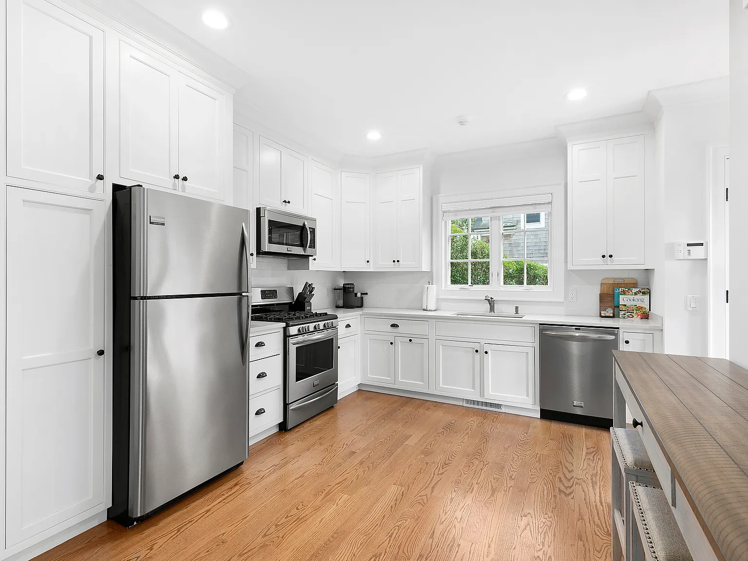 Rare 2 Apartment Property, in the Center of East Hampton Village — Photo 3