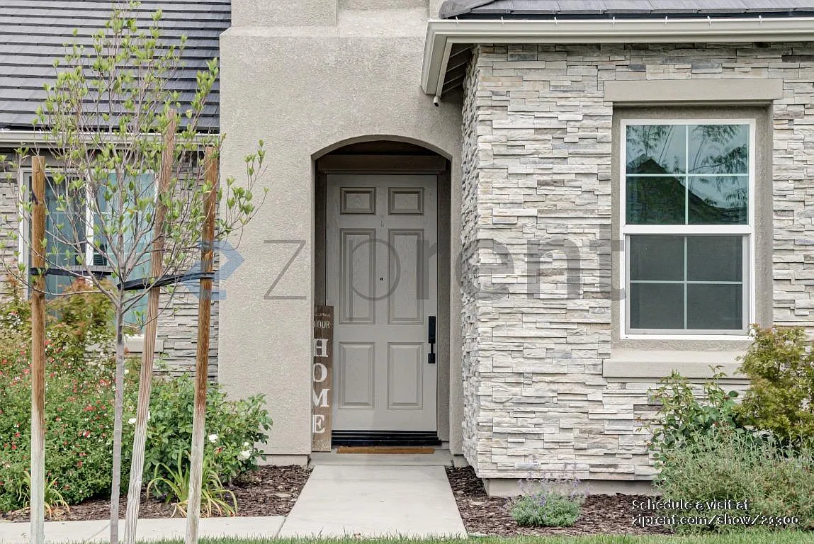 4 bed, 2471 sqft, $2,750 — Photo 2