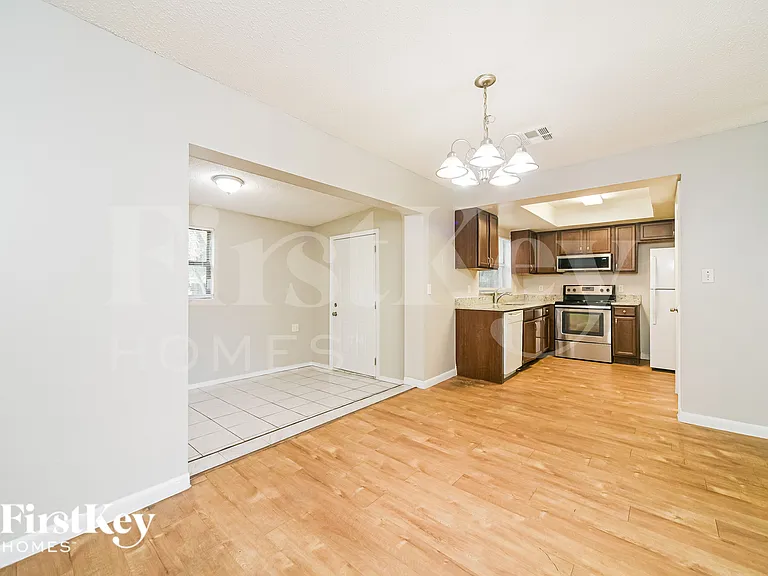 1836 Columbine Dr — Photo 6