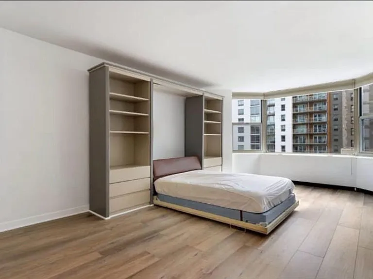 535 N Michigan Ave #1907 — Photo 3