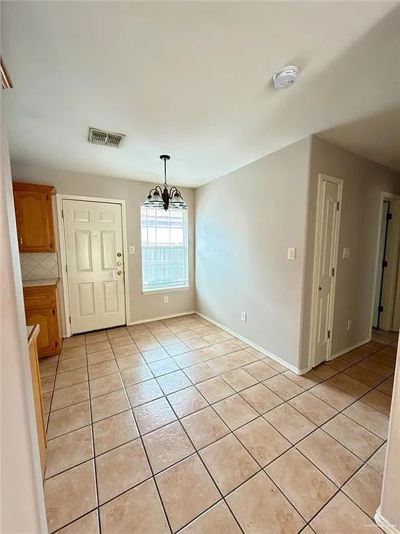 2 bed, 2.0 bath, 3744 sqft, $900 — Photo 4