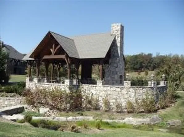 2154 Sawyers Pond Dr, Johnson City, TN 37604