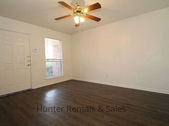 5th image of 915 Rosewood Dr APT B