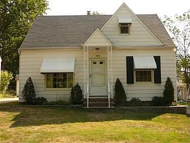 5521 Thomas St photo 1