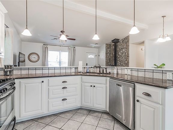 5th image of 12 Woodstock Ln