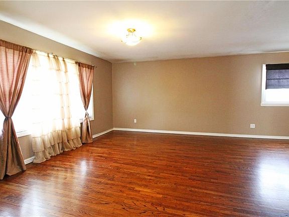 5th image of 551 Naughton Ave