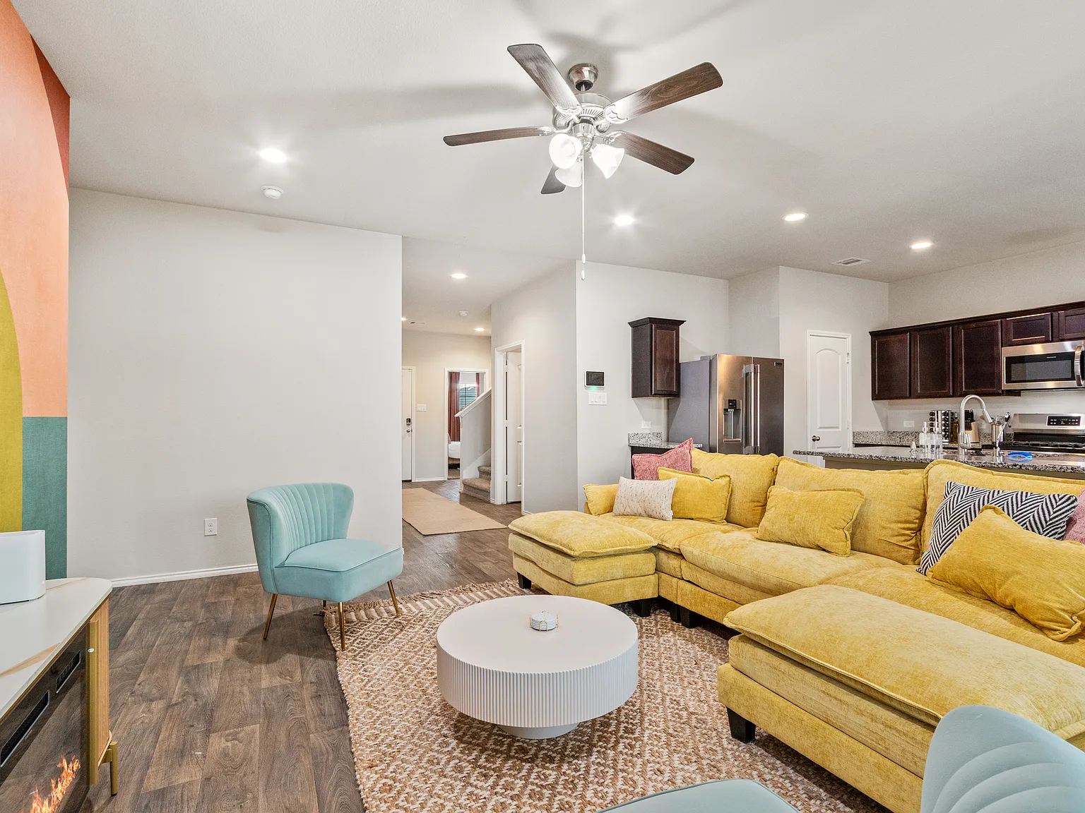 4 bed, 2485 sqft, $4,800 — Photo 2