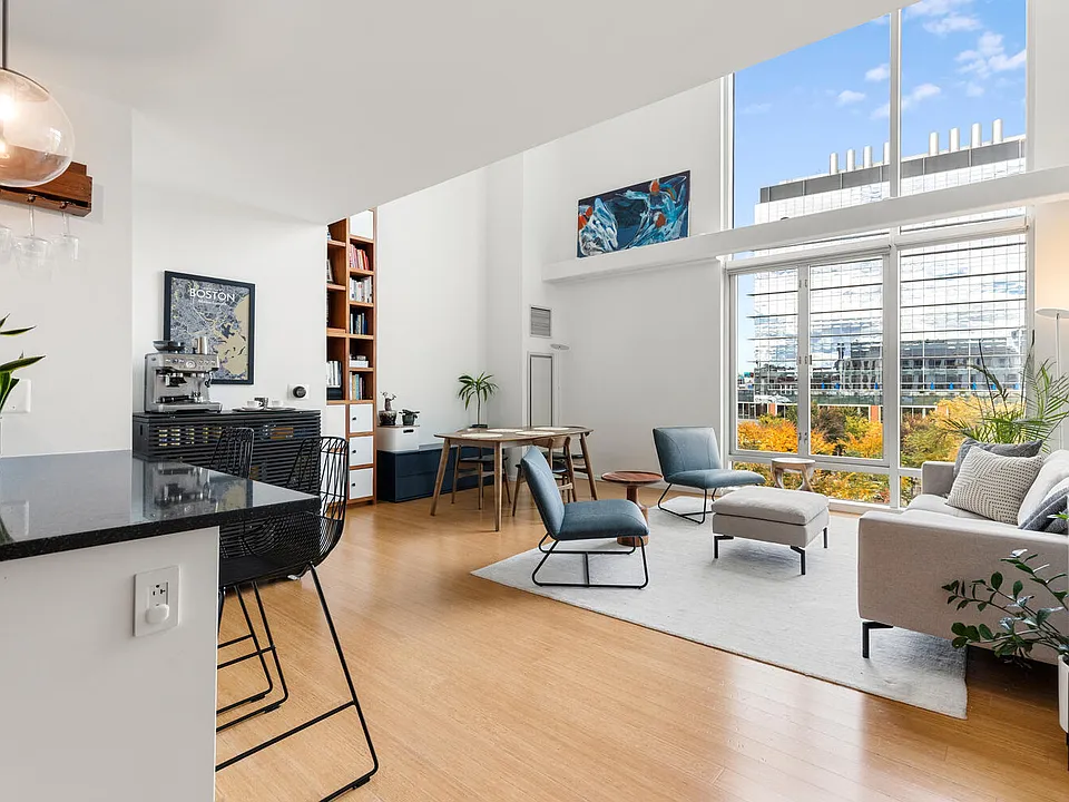 1 Earhart St #520