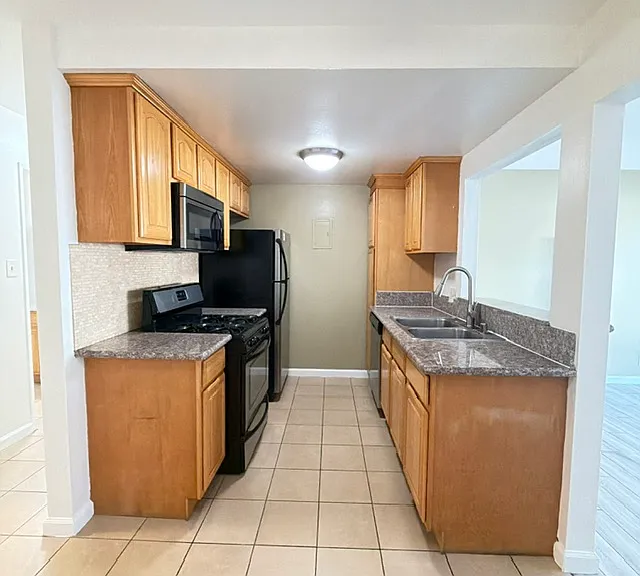 2332 N Ontario St #C — Photo 2