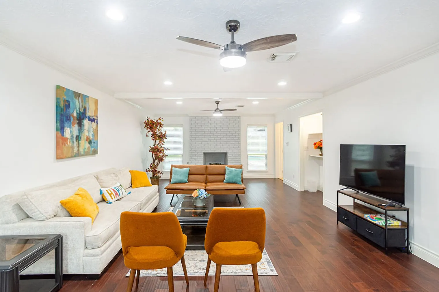 4 bed, 2.0 bath, 2615 sqft, $6,111 — Photo 1