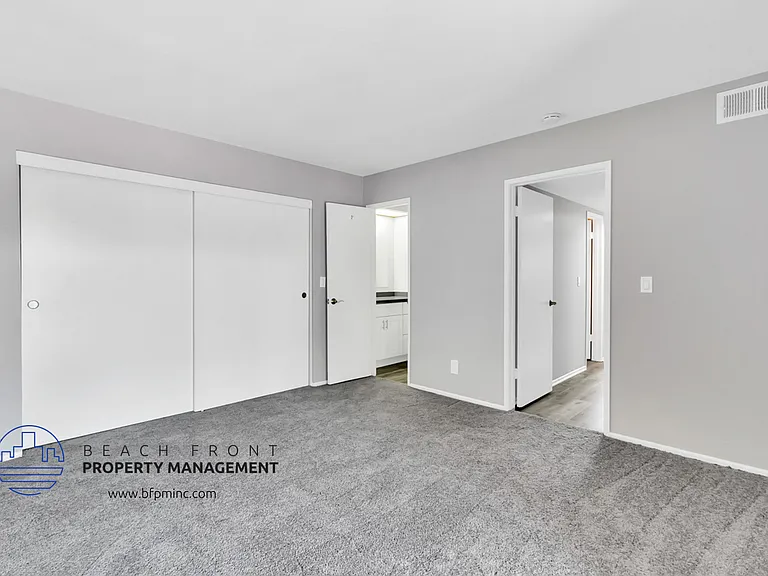 250 E Acacia St — Photo 22