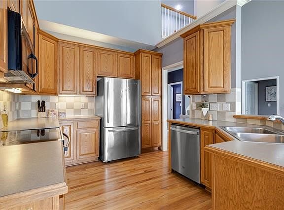 3rd image of 501 SW Foot Hill Dr