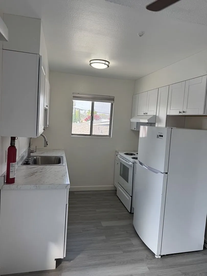 Evans Apartments - 1155 Dr, Santa Rosa CA 95405 — Photo 4
