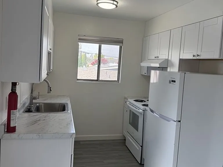 1155 Evans Dr — Photo 4