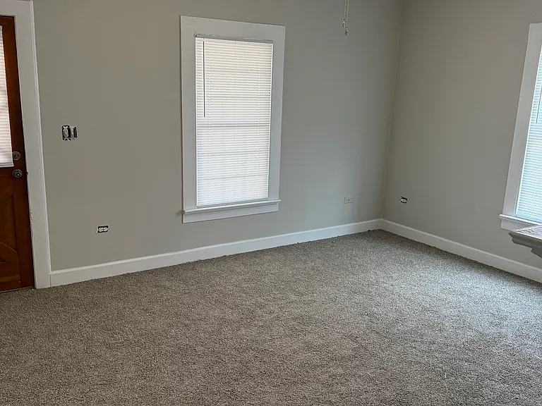 211 W Woodall St — Photo 8