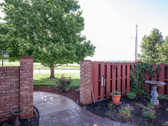 4th image of 1934 Foxtail Dr