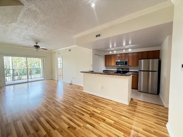 5800 W Sample Rd APT 207, Pompano Beach, FL 33067