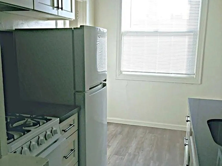 1757 Oxford St #18 — Photo 4