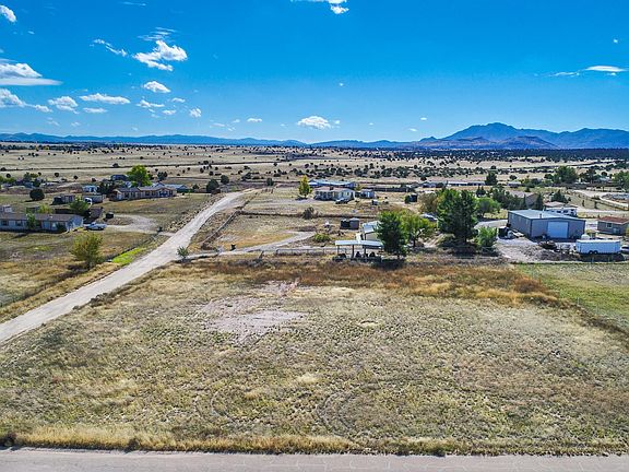 5th image of 2220 N Navajo Pl