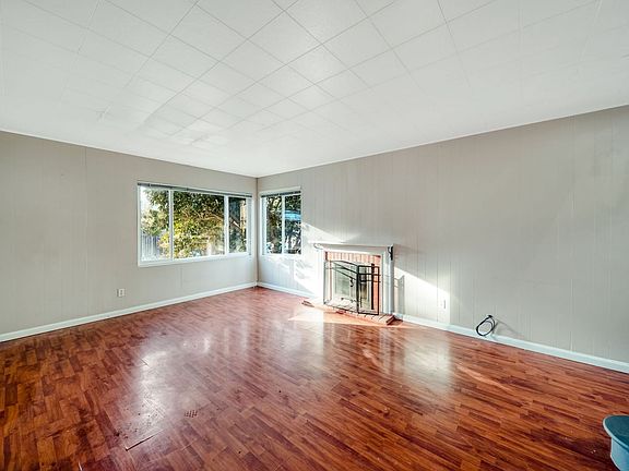 3rd image of 82 Lincoln St