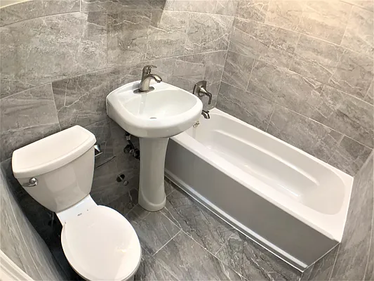 Rented by RealTegrity NY LLC | media 22