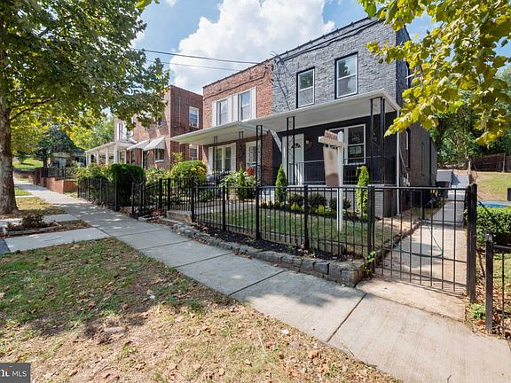 2nd image of 1712 Frankford St SE