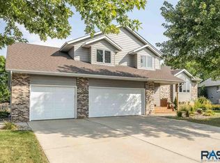 808 S Outlook Dr, Sioux Falls, SD 57106