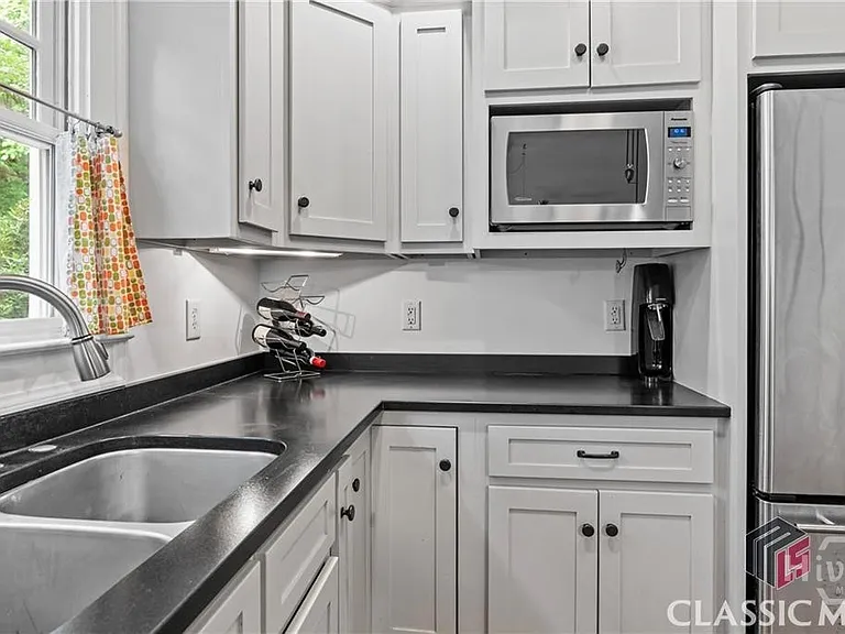 325 Lyndon Ave — Photo 5