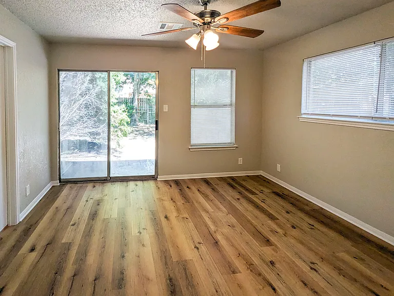2314 Lazy Ridge Dr — Photo 10