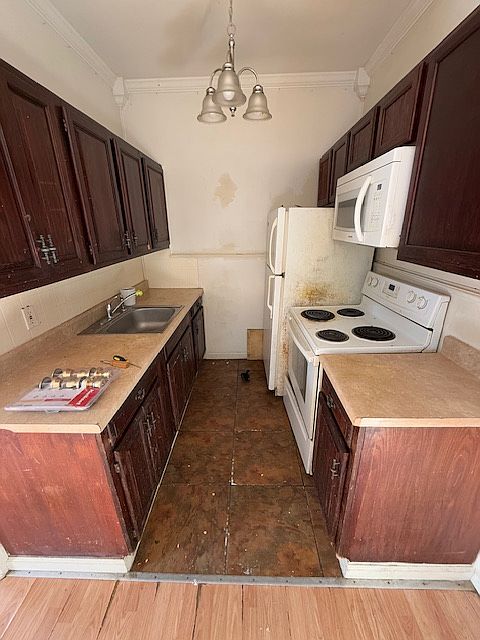 2nd image of 730 Harrison Ave #3