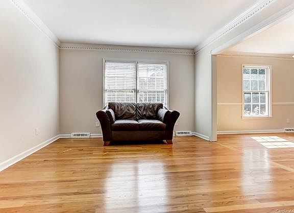 5th image of 6637 Brynwood Dr