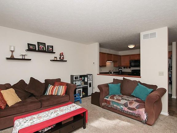 3rd image of 348 Angela Ln