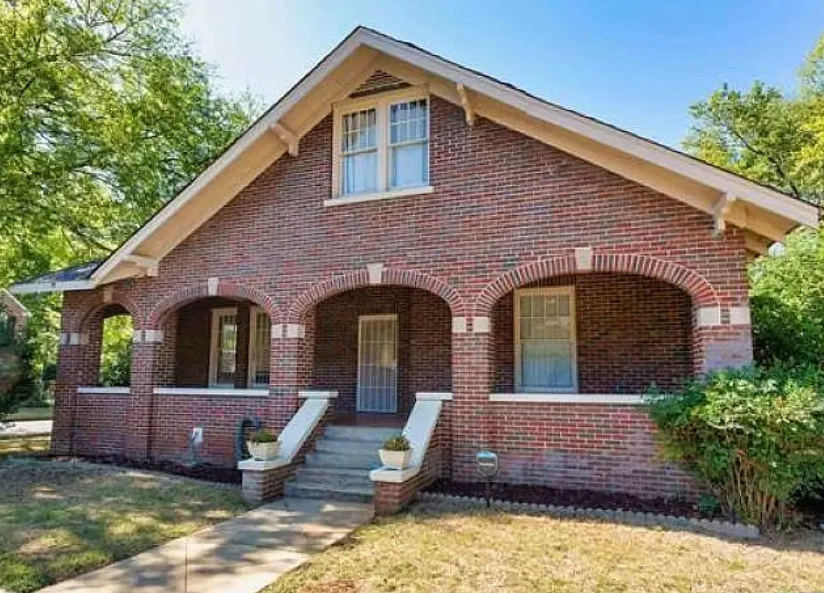 5 bed, 4000 sqft, $3,400 — Photo 1