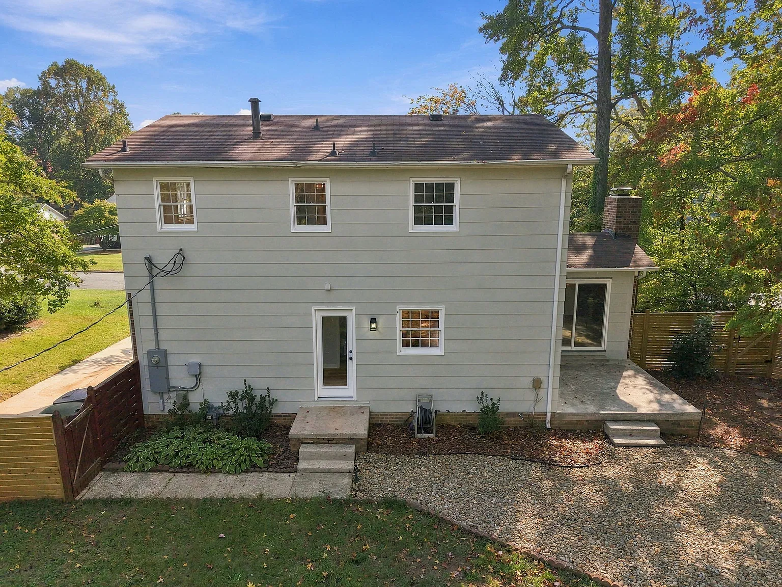 3 bed, 2.5 bath, 1560 sqft, $2,100 — Photo 4