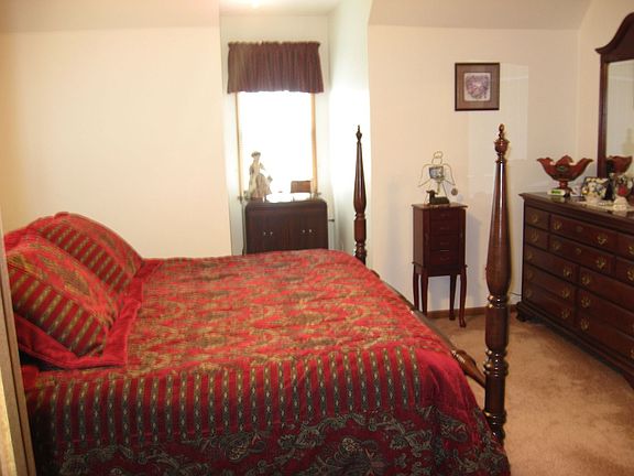 Bedroom 2 (2nd floor)