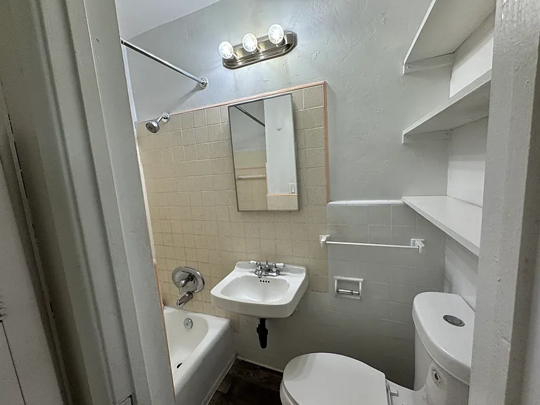 4220 Noyes St #5 — Photo 3