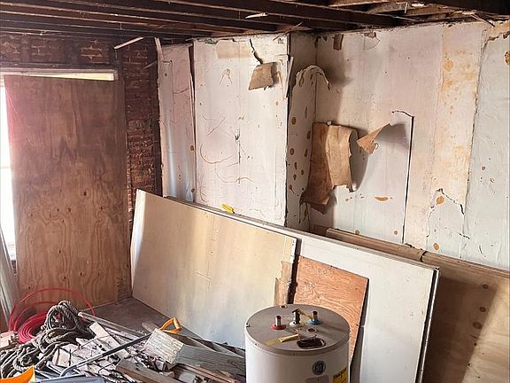 2nd image of 2419 N Gratz St #379