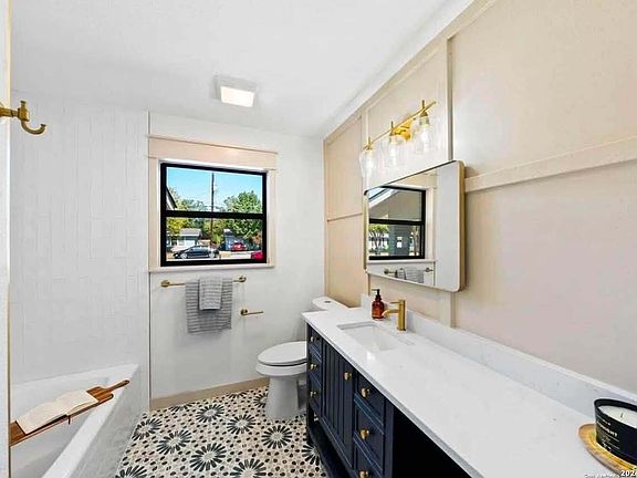 5th image of 741 Perryman St