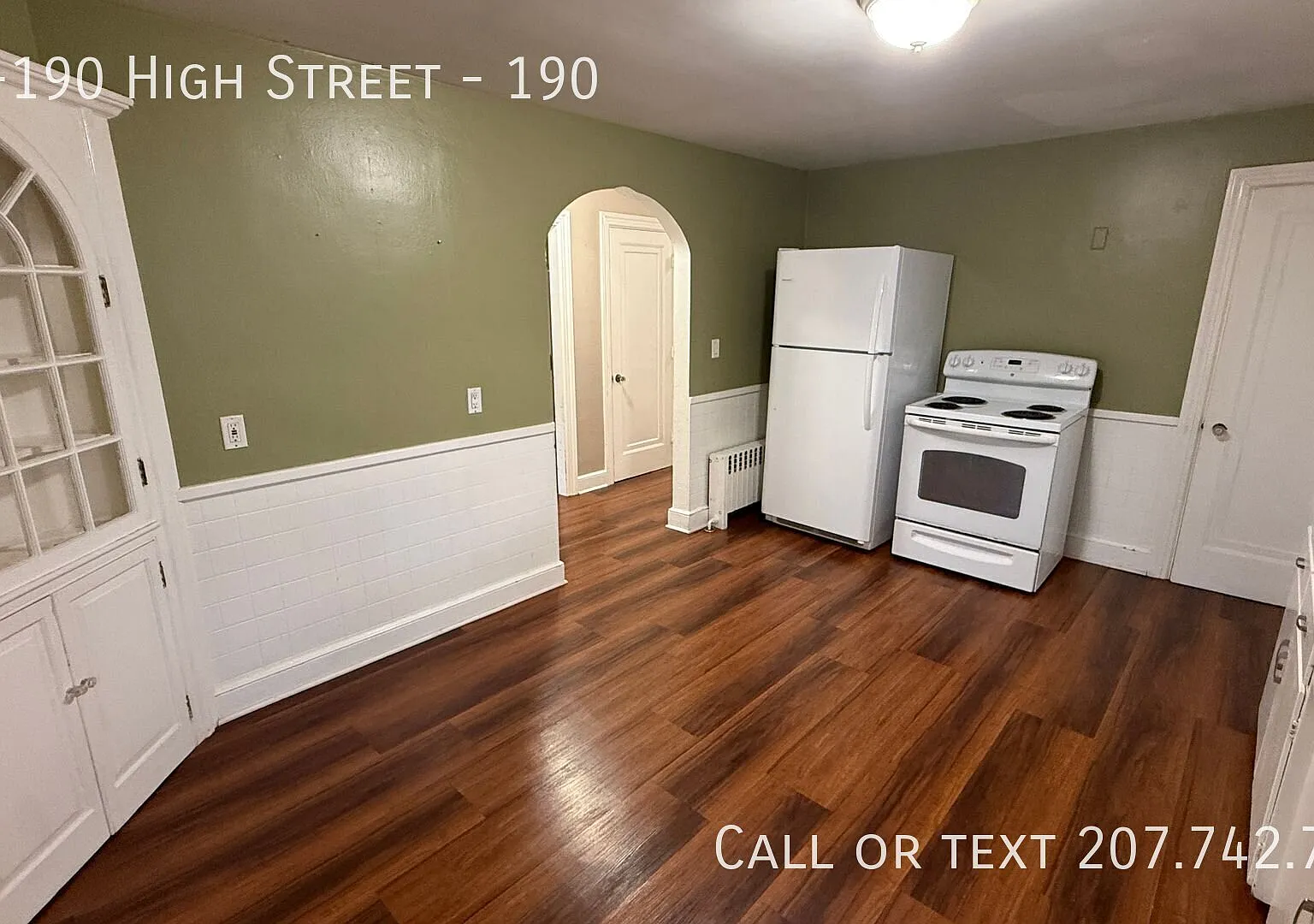 Large 2 BR second floor apartment with garage and laundry hook-ups — Photo 4